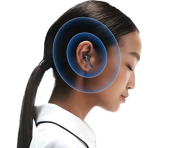 A person with a blue earbud
Description automatically generated