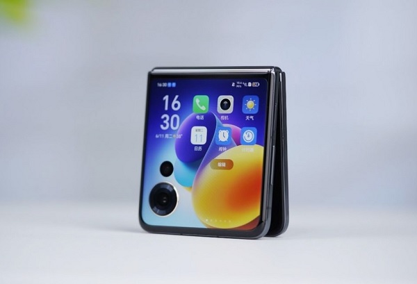 A cell phone with a screen
Description automatically generated