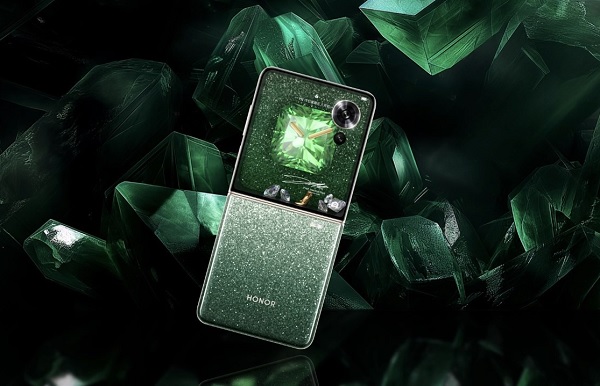 A cell phone with a green screen
Description automatically generated