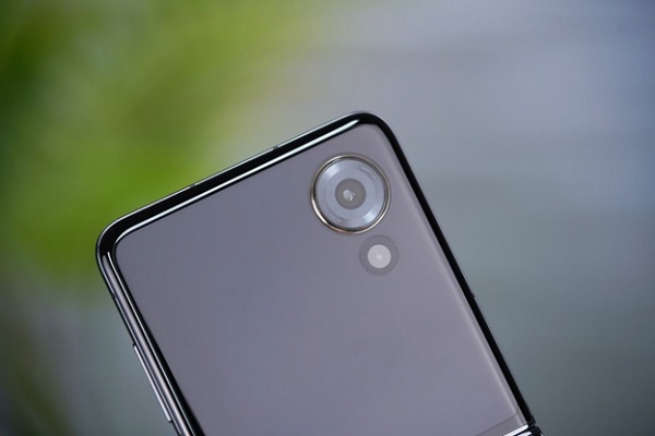 A close up of a cell phone
Description automatically generated