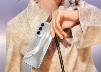 Trên tay OPPO Reno12 5G: Vẻ ngoài đẹp mắt, chip Dimensity 7300 tích hợp AI tiên tiến