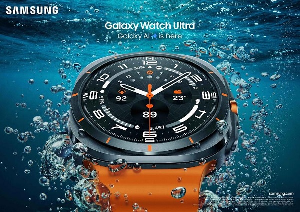 A person looking at a watch

Description automatically generated