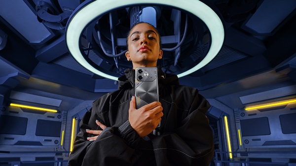 A rectangular object with a black surface and rocks
Description automatically generated with medium confidence