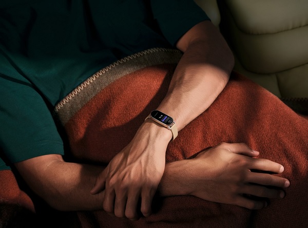 A person's wrist with a watch
Description automatically generated