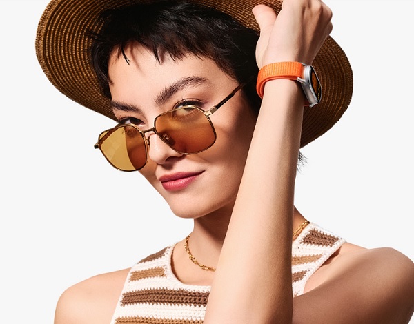 A person with long black hair
Description automatically generated