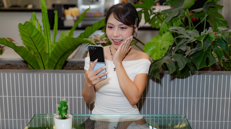 Khám phá thế giới cùng Galaxy Z Flip6 – Người bạn đồng hành hoàn hảo cho những chuyến du lịch một mình