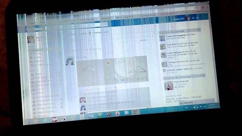 Màn hình máy tính bị ẩm nước có khắc phục được không?
