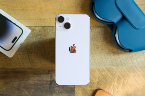iPhone 14 màu trắng
