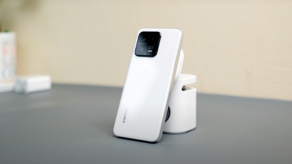 Xiaomi 14 màu trắng