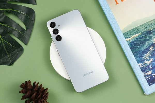 Samsung Galaxy A05s màu trắng bạc