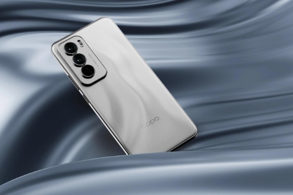 OPPO Reno12 5G màu trắng