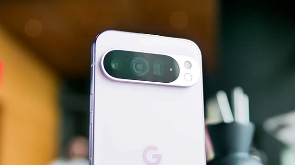 A camera on a cell phone
Description automatically generated
