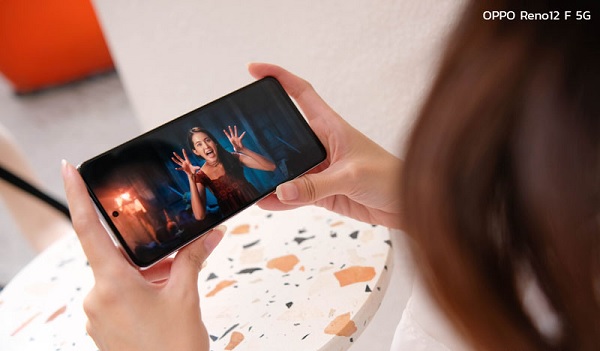 Tuy nhiên OPPO Reno12 F có độ sáng vượt trội hơn