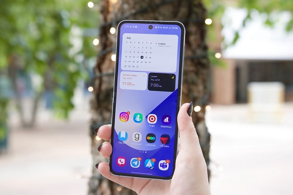 A smart phone on a book

Description automatically generated