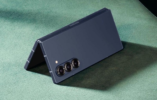 A close-up of a cell phone
Description automatically generated