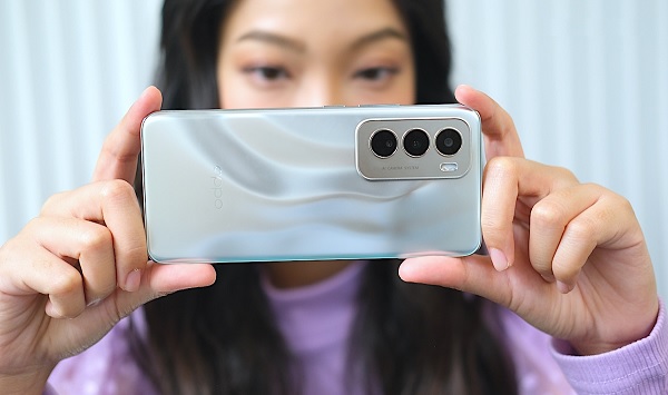 so sánh oppo reno12 5g và iphone 12