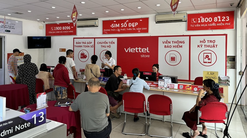 Đổi ‘cục gạch’ lên đời smartphone tại Viettel Store trước khi mạng 2G bị cắt