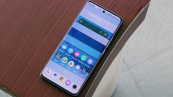 A cellphone on a table

Description automatically generated