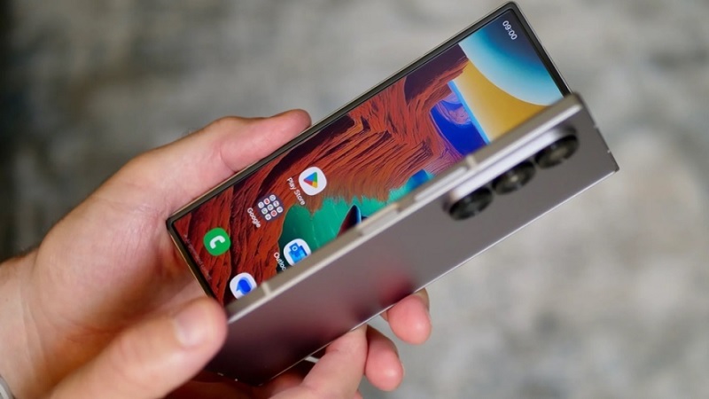 Lộ ảnh chụp thực tế Galaxy Z Fold Special Edition: Thiết kế siêu mỏng, mặt lưng phay xước
