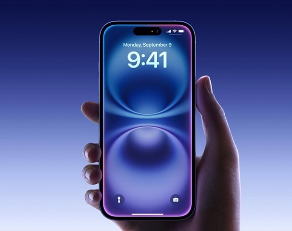 A hand holding a cell phone
Description automatically generated