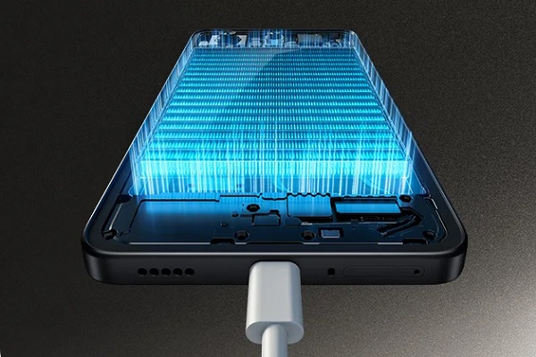 A person standing on a stage
Description automatically generated