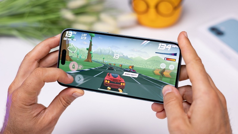 iPhone 16 có màn hình đục lỗ không?