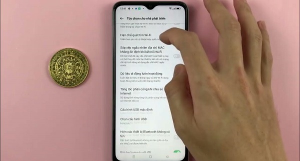 Chấm tròn trắng cũng gây khó chịu cho người dùng