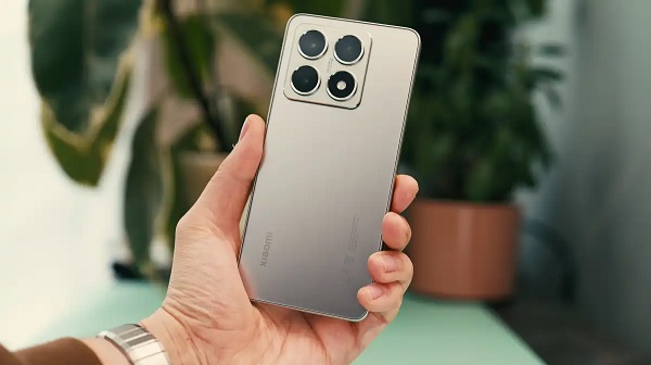 A close-up of a phone
Description automatically generated