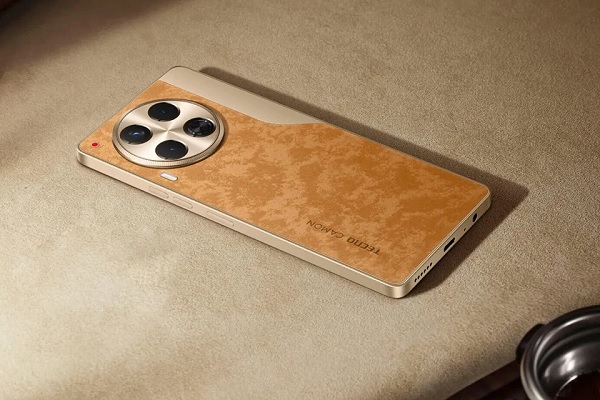 A cell phone with three lenses

Description automatically generated