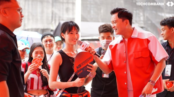 Tham gia các chương trình "săn vé" đặc biệt của Ngân hàng Techcombank .