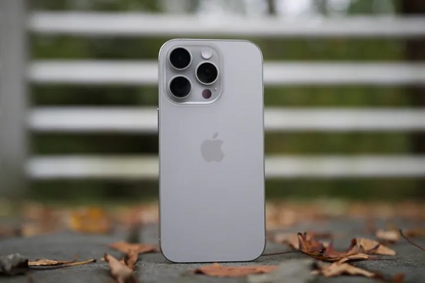 A space station in outer space
Description automatically generated