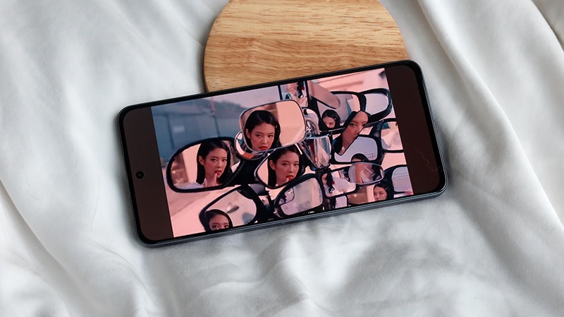 Có nên mua realme 13+ 5G?