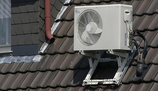 A air conditioner on a roof

Description automatically generated