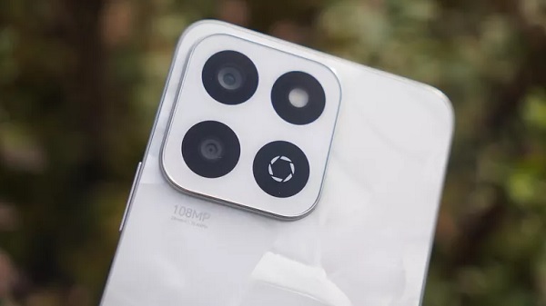 A close up of a phone

Description automatically generated