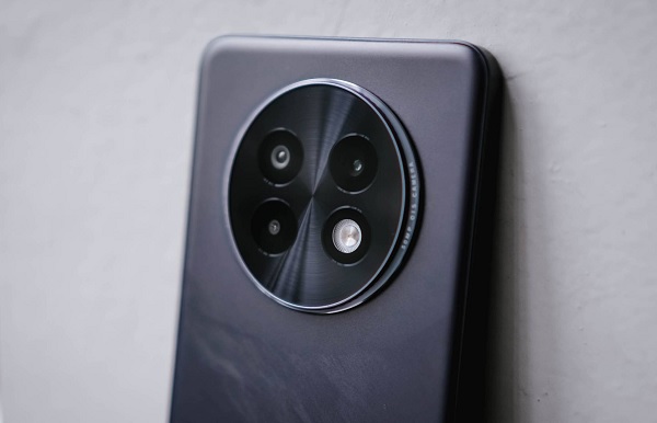 A close up of a phone

Description automatically generated