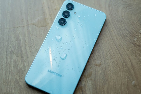 A phone with numbers and a white background

Description automatically generated with medium confidence