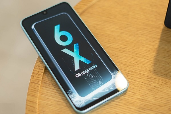 A cell phone with a blue logo

Description automatically generated