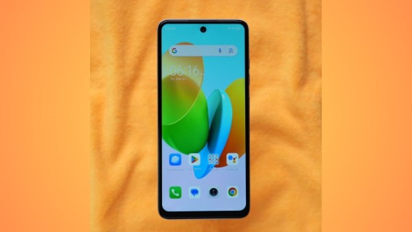 Màn hình hiển thị 6.56 inch rộng rãi duy trì trải nghiệm xem tuyệt vời.