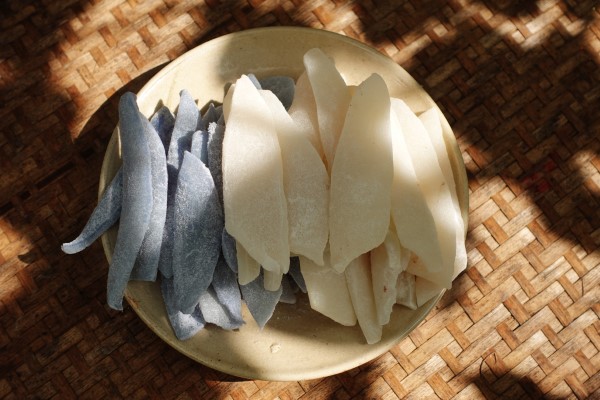 Mứt dừa non dẻo sẽ có màu trong và độ dẻo vừa phải