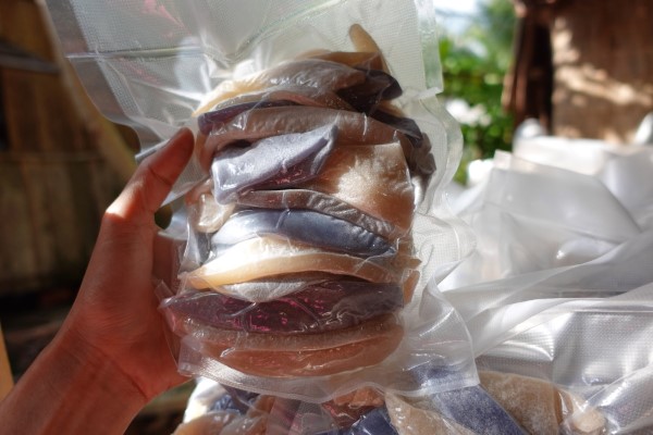 Bạn nên bảo quản mứt dừa trong các hũ hoặc túi đựng kín