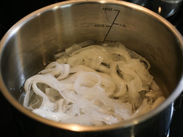 Để dừa ngấm đường trong khoảng 2-3 giờ