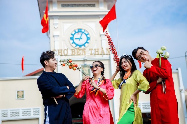 Chợ Bến Thành chính là địa điểm chụp ảnh Tết nổi bật tại TP.HCM 