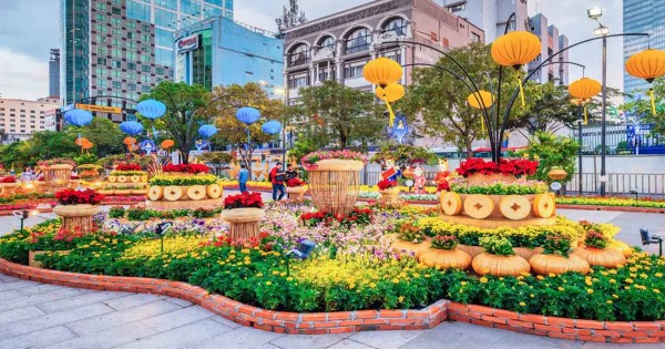 Đường hoa Nguyễn Huệ là nơi lý tưởng để chụp ảnh Tết