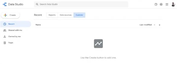 Thanh trên cùng cung cấp quyền truy cập báo cáo, nguồn dữ liệu và các tệp từ Explorer