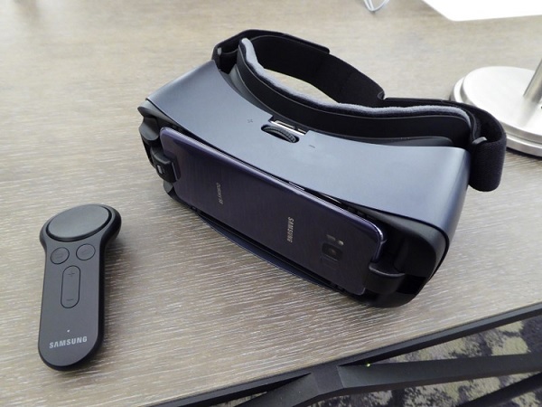 A virtual reality headset on a table
Description automatically generated