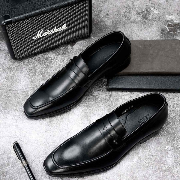 Một đôi giày da chất lượng tạo phong cách lịch lãm và thể hiện sự chuyên nghiệp