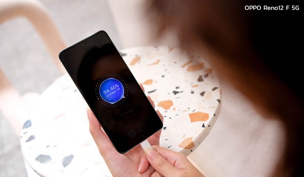 Cả hai máy đều được trang bị sạc nhanh 45W