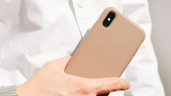 Chất liệu vỏ điện thoại thường được quyết định dựa trên phân khúc giá của sản phẩm