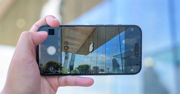 Hãy đảm bảo rằng bạn giữ iPhone chắc chắn trong lúc chụp