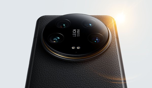 Cụm camera gồm 4 ống kính chuyên nghiệp